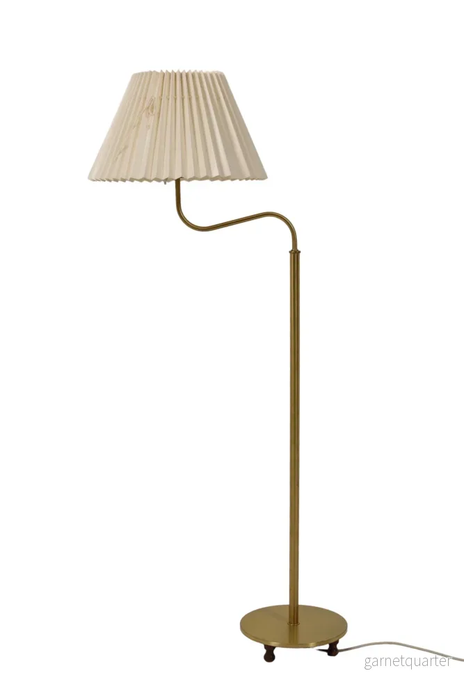 Golvlampa ”Lilla kamelen” Modell 2568 av Josef Frank för Firma Svenskt Tenn