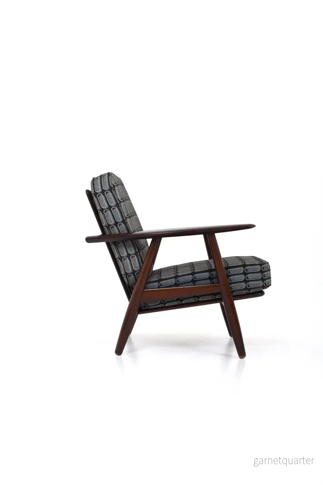 Fåtölj GE-240 ”Cigarren” av Hans J. Wegner för Getama