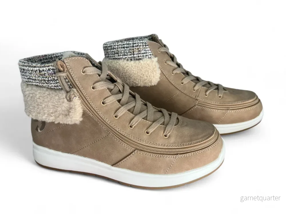 Comfort Cuff Sand – Extra breda dragkedjeskor i mocka för kvinnor. Varm modell. NYHET!